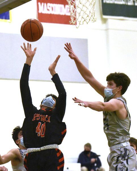 Ipswich tops Manchester Essex, advances to Baker title game